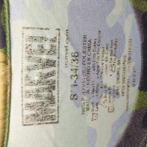 Marvel Camouflage Spiderman Spider Graphic Tee in Green and Black Men's Size S - Picture 2 of 4